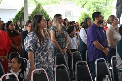 MADRES El Colegio de la Paz realizó una jornada especial por el Día de las Madres con actividades religiosas, recreativas y convivencia familiar en San Juan