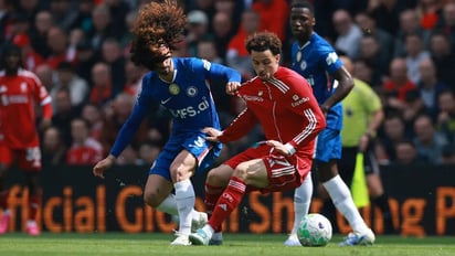Liverpool y Chelsea equilibran fuerzas en un buen partido de Premier