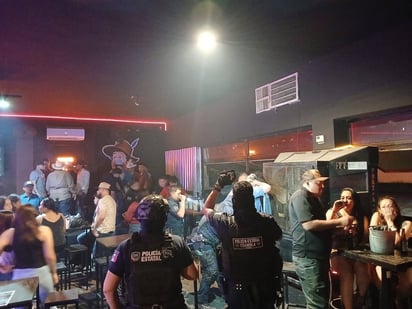 Investigación : Durante el recorrido, las corporaciones realizaron revisiones en diversos establecimientos con el objetivo de verificar el orden