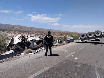 volcadura : El accidente dejó un lesionado y daños totales en la unidad pesada.