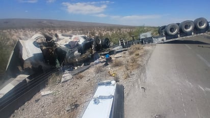 volcadura : El accidente dejó un lesionado y daños totales en la unidad pesada.