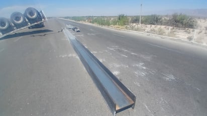 volcadura : El accidente dejó un lesionado y daños totales en la unidad pesada.