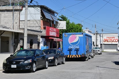 negocios de barrio: Pequeños negocios resisten en Monclova frente al crecimiento de grandes cadenas comerciales.
