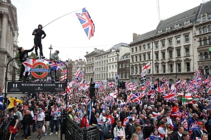 Londres vive dos marchas masivas con fuerte operativo policial y detenciones