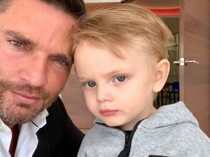Foto de Julián Gil junto a su hijo Matías causa polémica
