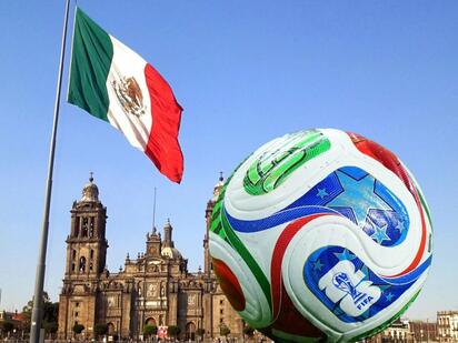 ECONOMÍA La Copa Mundial 2026 generaría una derrama de 3 mil millones de dólares y un impulso económico en turismo, comercio y transporte. La Copa Mundial de Futbol