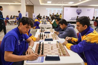 FIME Estudiantes de la UAdeC destacaron nacionalmente tras superar competencias regionales y estatales de ajedrez universitario. Alumnos de la Facultad