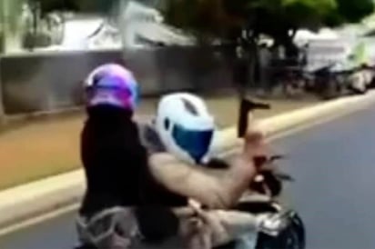 Graban a motociclista disparando en plena Reforma frente a la FEMDO