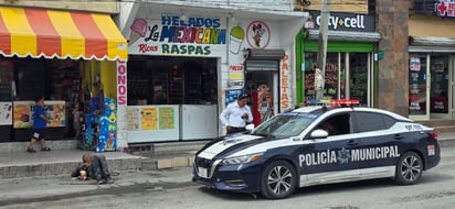 Desnudo y causando destrozos: sujeto desata caos en plena Zona Centro de Monclova