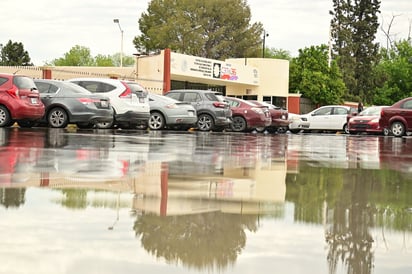 Lluvia : Padres y estudiantes enfrentan problemas viales tras lluvias intensas. Lluvia : Padres y estudiantes enfrentan problemas viales tras lluvias intensas.