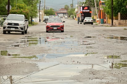 Encharcamientos y baches generan gastos extras a automovilistas
