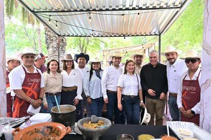 GASTRONOMÍA Las autoridades municipales agradecieron la invitación realizada por Isidoro García, presidente de CANIRAC Coahuila. La Región Centro-Desierto de Coahuila