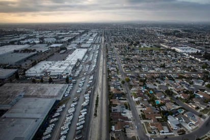 Ordenan evacuar a 50 mil personas por riesgo químico en California