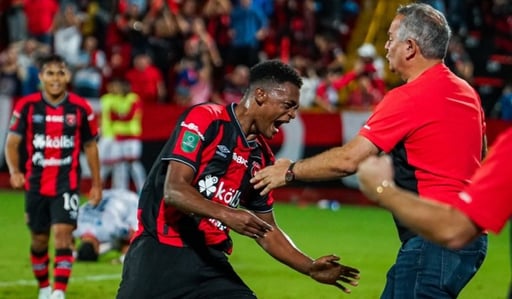    El alajualense también quiere jugar en el Mundial de Clubes    Cuando parecía que León y Pachuca volvían a enfilarse con tranquilidad hacia el Mundial