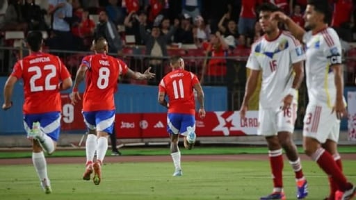 Chile y Venezuela protagonizaron un emocionante primer tiempo en el Estadio Nacional, con un marcador parcial de 3-2 en el marco de las Clasificatorias.