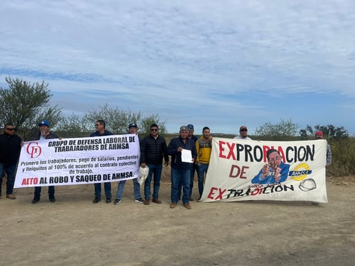 Llegaron a la mina Pasta de Conchos para aclamar ser escuchados por la presidenta de la república.   Miembros de la Comisión de extrabajadores de Altos Hornos