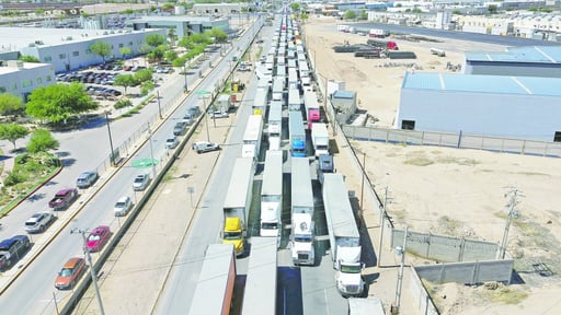 Tump ha amenazado con imponer gravámenes de hasta 25% a los productos procedentes de Canadá y México, además de otro 10% a los productos chinos.  Los aranceles