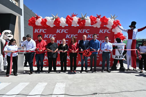 La alcaldesa Sari Pérez Cantú inauguró la nueva franquicia de KFC en Ciudad Frontera, generando empleos y fortaleciendo la economía local.