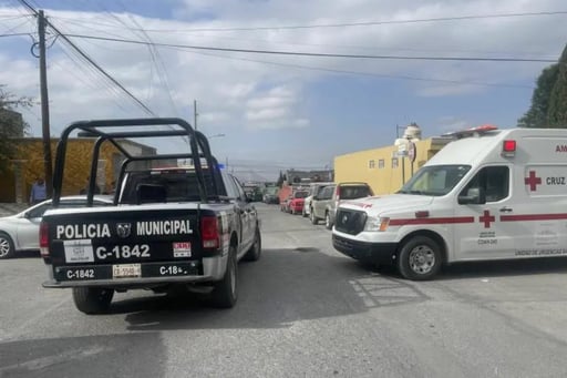 Una tarde familiar se convirtió en tragedia cuando un padre halló sin vida a su hijo de 40 años en el patio de su casa en Saltillo.  Un hombre