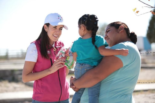 El gobernador continúa acercando apoyos y servicios estatales a familias de comunidades y ejidos alejados. Inspira Coahuila continúa reforzando su presencia