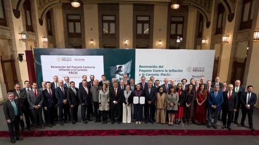 Gobierno y empresarios renuevan PACIC para contener precios de 24 productos de primera necesidad, beneficiando a familias mexicanas.  La presidenta Claudia