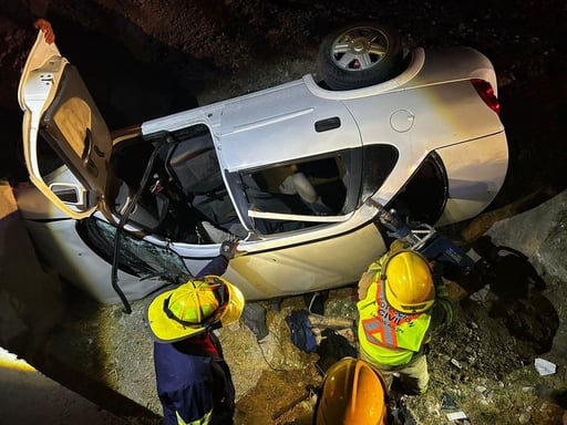 El accidente movilizó a cuerpos de emergencia.  Una fuerte movilización de cuerpos de emergencia se registró la mañana de este lunes tras el reporte