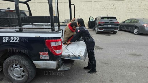 Aseguran a una mujer en aparente crisis emocional en la colonia Guadalupe  La mañana de este miércoles, habitantes de la colonia Guadalupe de Monclova