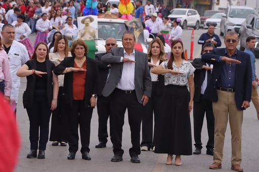 El desfile revolucionario en San Juan de Sabinas, realizado este miércoles 19 de noviembre por 15 planteles preescolares, reunió a familias