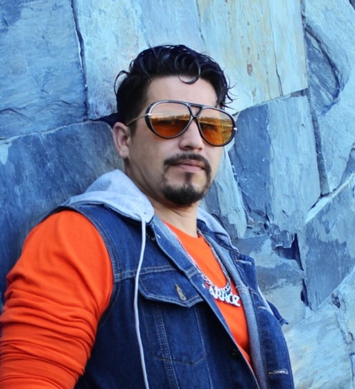 'Quiero que mi música de amor, diversión, un respiro para la gente'  Con una vida marcada por la persistencia, el aprendizaje continuo y un profundo respeto