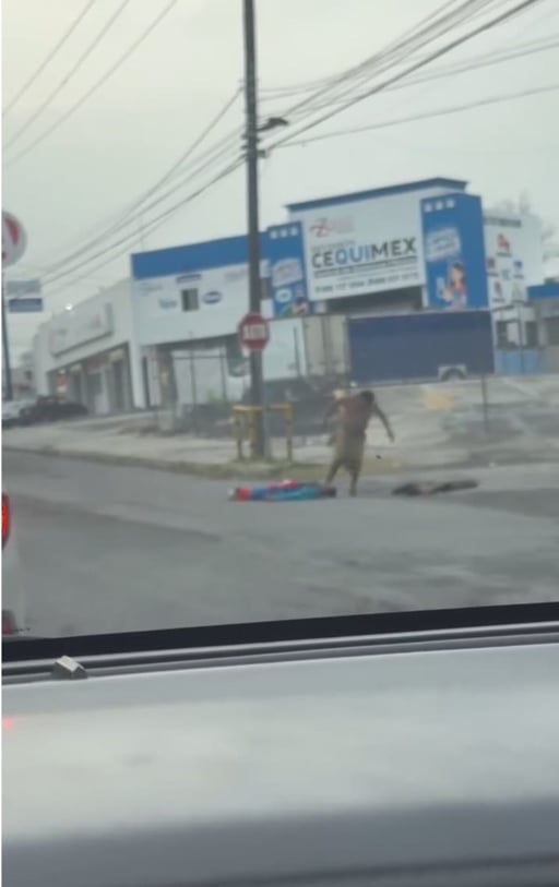 Las autoridades buscaron a Morín pero no lograron ubicarlo.  Un hombre identificado como Emmanuel terminó con fuertes lesiones luego de ser agredido