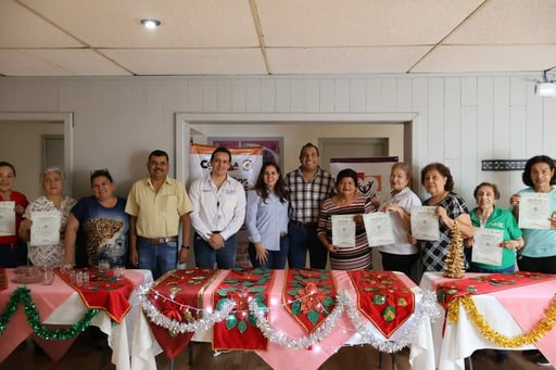 El DIF San Juan de Sabinas y el ICATEC concluyeron el taller “Manualidades Navideñas”, entregando constancias y fomentando nuevas oportunidades económicas