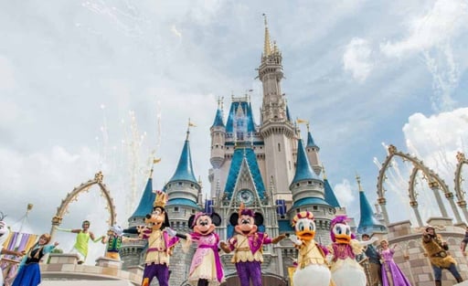 Tras un devastador incendio en un complejo habitacional de Hong Kong, Disney canceló la premiere de Zootopia 2 en solidaridad con las víctimas. 