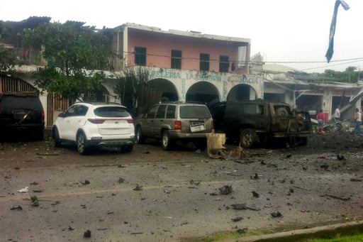 Una explosión frente a las instalaciones de la Policía Comunitaria en Coahuayana, Michoacán, dejó dos personas fallecidas y siete heridas; el Gabinete