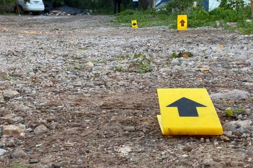 Un grupo criminal interrumpió una fiesta familiar en Valle de Santiago, dejando un saldo de cinco personas muertas y seis lesionadas.  Un grupo criminal