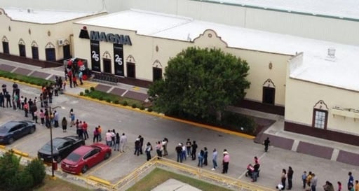 El despido de más de 100 empleados de Magna en Sabinas genera preocupación entre las familias en plena temporada navideña.  Un clima de incertidumbre laboral