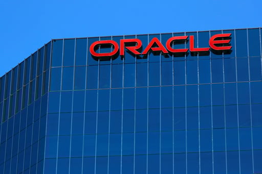 Oracle pospone la finalización de centros de datos críticos para OpenAI hasta 2028, debido a escasez de materiales y mano de obra.  Oracle Corp. ha ajustado