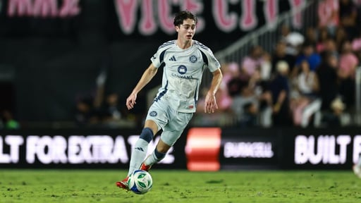    El joven mediocampista ya está en México. Te contamos los detalles de su llegada, el proceso que sigue y el impacto en el equipo.  Brian Gutiérrez aterrizó