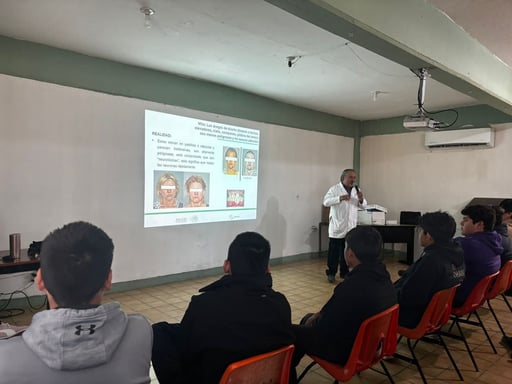 La Secretaría de Salud impartió pláticas en la Secundaria Agustín Terrazas de Melchor Múzquiz, enseñando a los estudiantes los riesgos y realidades sobre