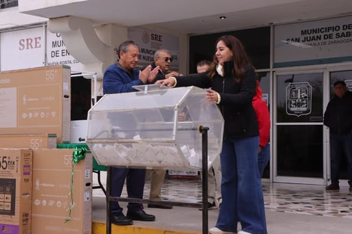 El alcalde Óscar Ríos Ramírez encabezó el sorteo de pantallas entre contribuyentes cumplidos, tras lograr una histórica recaudación de impuesto predial