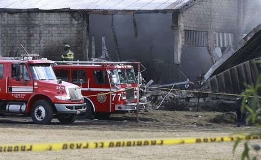 Claudia Sheinbaum informó que la FGR realizará el peritaje por la caída de una avioneta en Toluca, donde murieron seis personas, entre ellas una familia.