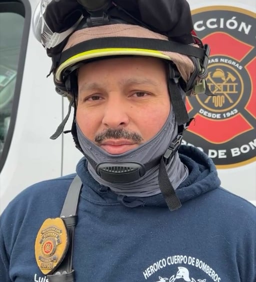 Piedras Negras, Coahuila.- Luis González, paramédico del Heroico Cuerpo de Bomberos, exhorta a la ciudadanía a acudir al Departamento del Heroico Cuerpo