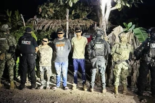 Autoridades federales detuvieron en Apatzingán a tres hombres ligados a extorsiones, drones y artefactos explosivos, como parte de la Estrategia Nacional