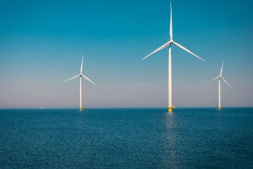 La administración Trump detuvo cinco proyectos de energía eólica marina tras advertencias del Pentágono sobre riesgos a la seguridad nacional.
