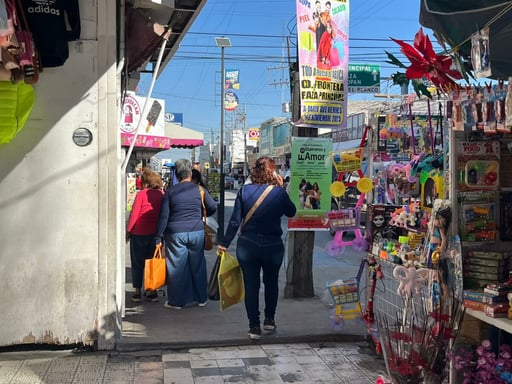 El mes de diciembre es uno de los periodos más relevantes para los comercios de la Zona Centro de Monclova, al representar un respiro económico tras meses