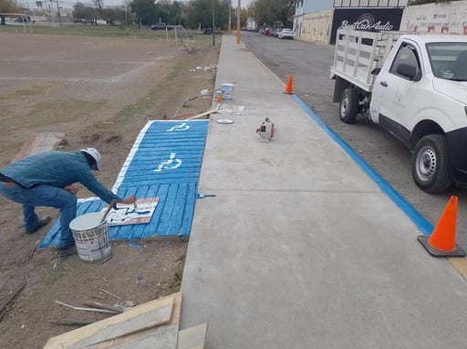 En el campo deportivo 'Los Aguirre' se instaló una rampa de acceso destinada a personas con discapacidad, con el objetivo de mejorar la accesibilidad