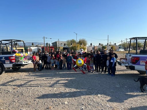 Una tarde llena de magia en Las Torres.  La alegría y el espíritu navideño se hicieron presentes en el fraccionamiento Las Torres, donde Santa Claus arribó