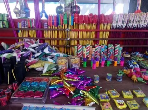 Aunque únicamente se otorgaron dos permisos para la venta de pirotecnia tipo juguetería durante la temporada decembrina, estos amparan cerca de 40 puntos