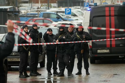 Una explosión en Moscú mató a dos policías y un civil este miércoles, dos días después del asesinato de un general ruso en la misma zona.  Una explosión