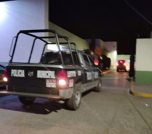 Un hombre resultó herido tras recibir un botellazo en la cabeza durante un ataque en la colonia La Nogalera de Múzquiz; fue trasladado al IMSS para recibir