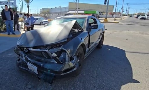 La tarde de este viernes se registró un percance vial en el cruce de las calles Román Cepeda y República, en las inmediaciones de la Rotonda del Ejido,